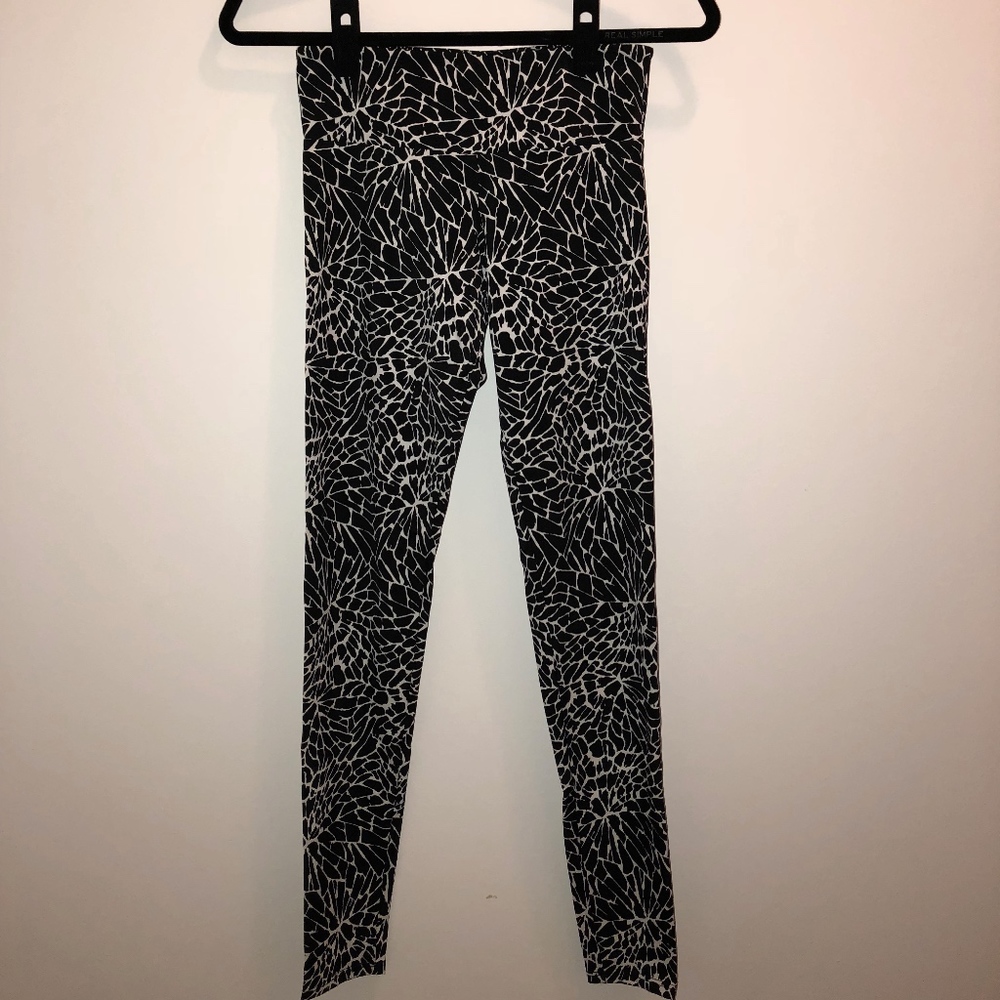 Black and White Patterned Leggings